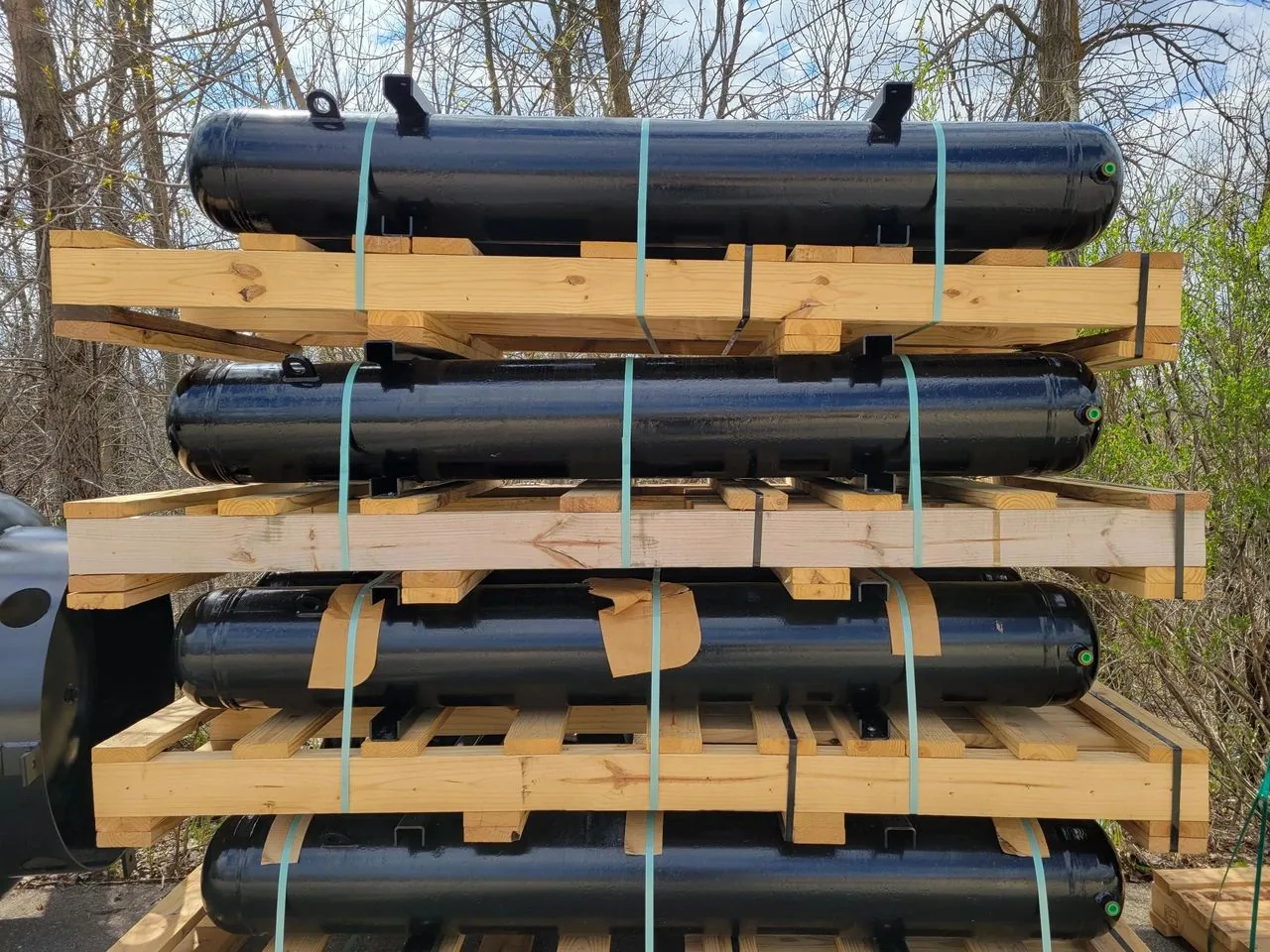 Multiple nitrogen tanks on wood pallets outside